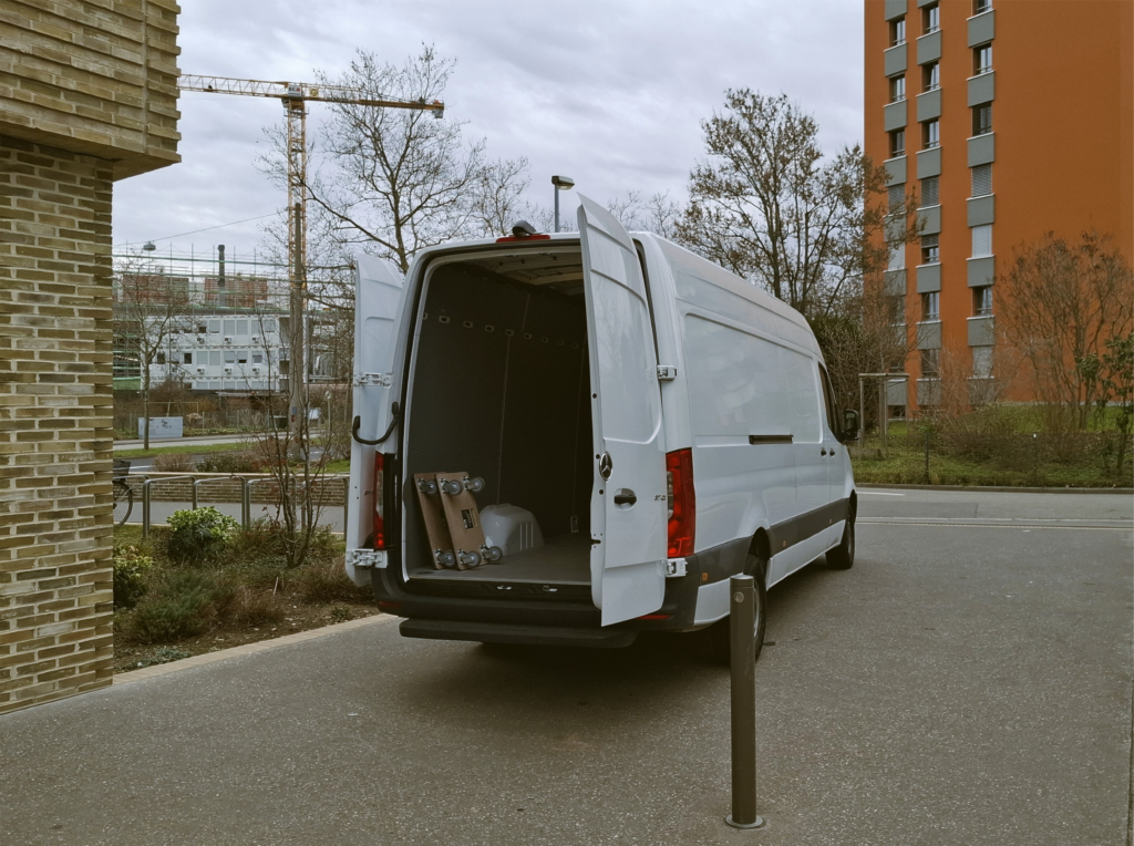 Lieferwagen der Kleintransporte Schweiz bei einem Transport in Aargau