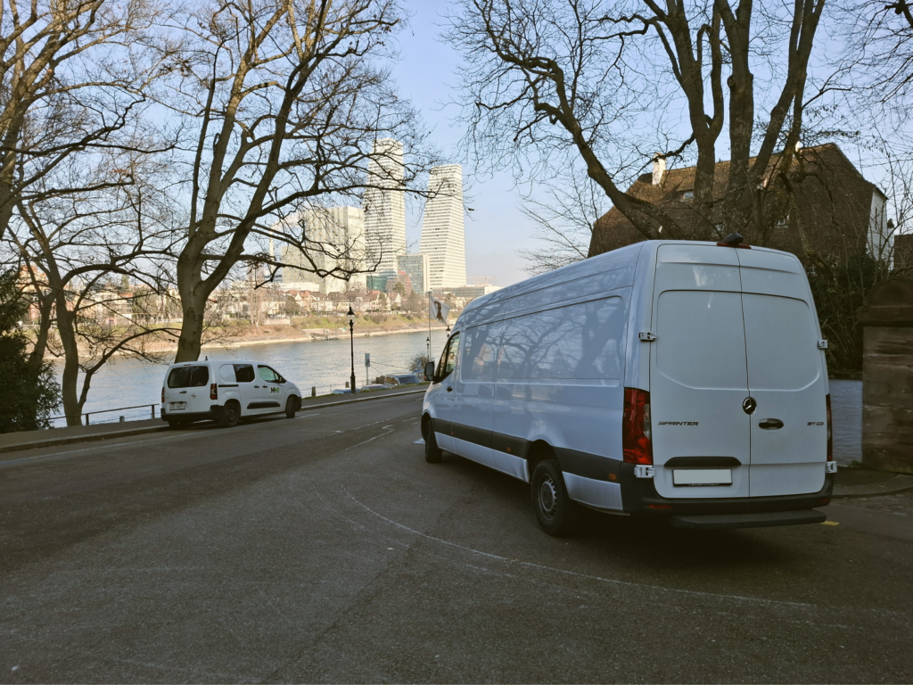 Lieferwagen der Kleintransporte Schweiz bei einem Transport in Basel