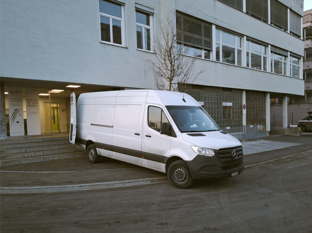 Lieferwagen der Kleintransporte Schweiz bei einem Transport in Zürich
