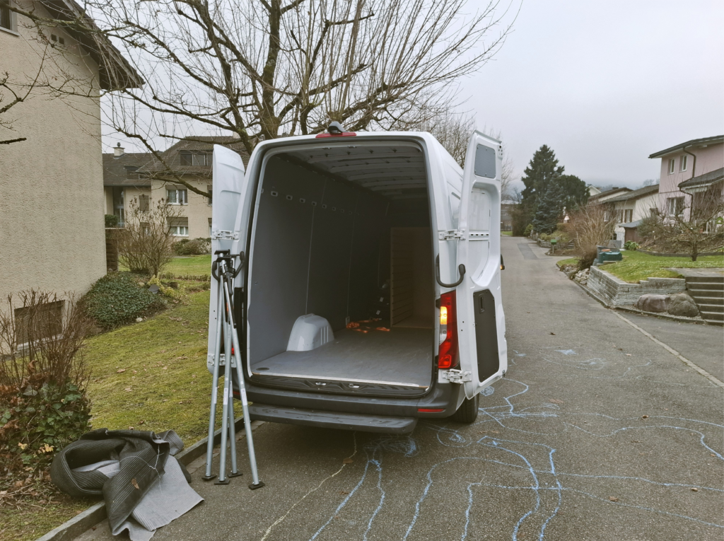 Lieferwagen der Kleintransporte Schweiz bei einem Umzug in Aargau