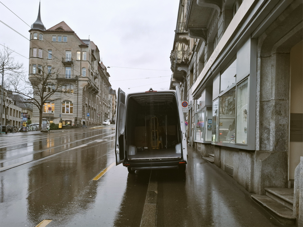 Lieferwagen der Kleintransporte Schweiz bei einem Umzug in Zürich