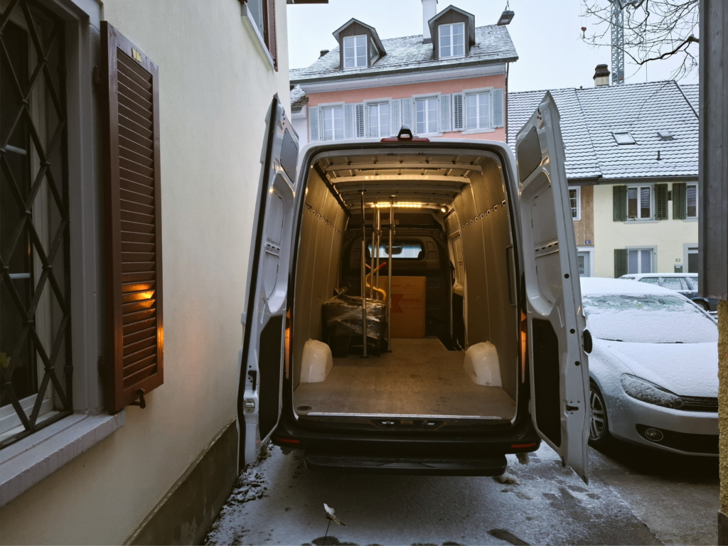 Lieferwagen der Kleintransporte Schweiz bei einem Umzug nach Hannover