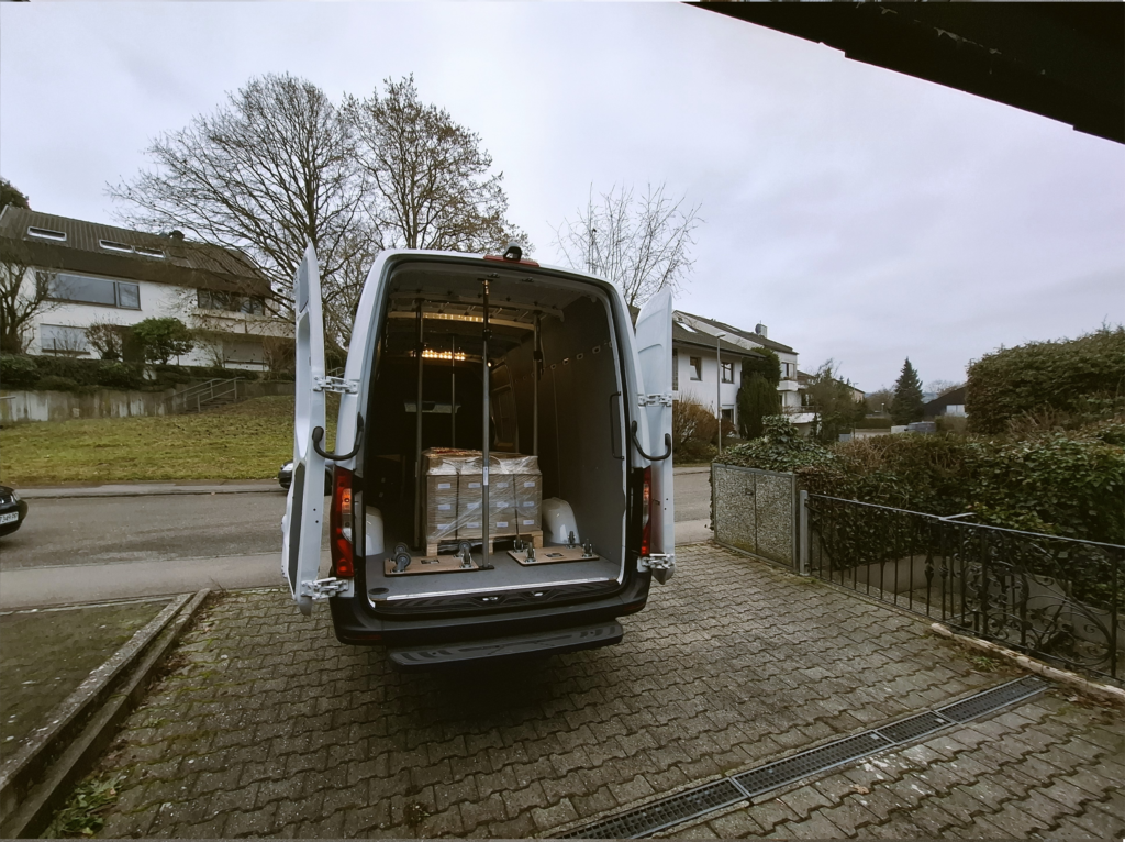 Lieferwagen der Kleintransporte Schweiz bei einem Kleintransport nach Hannover